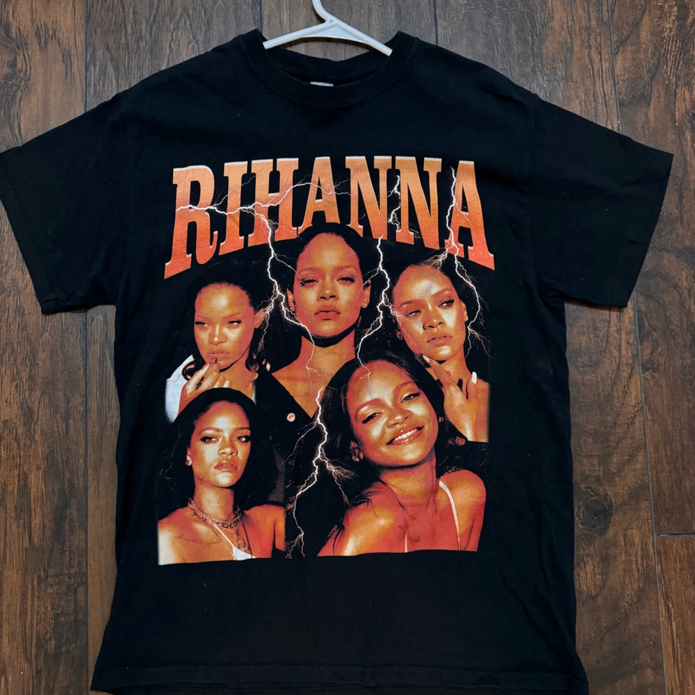 Graphic tee